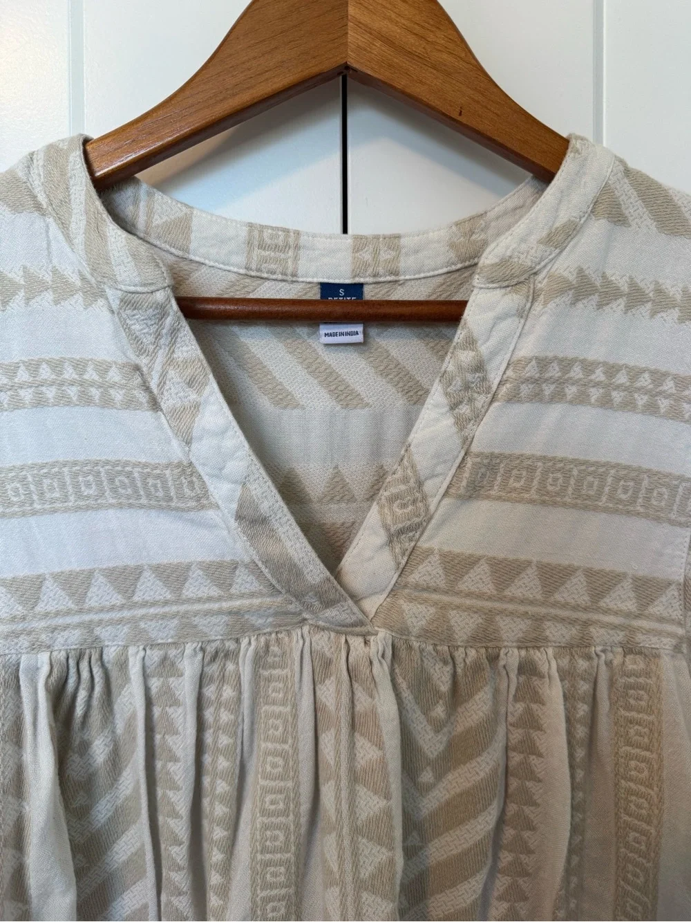 Old Navy Cream Patterned V-Neck Peasant Blouse